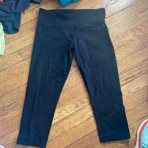 Lululemon black capri leggings